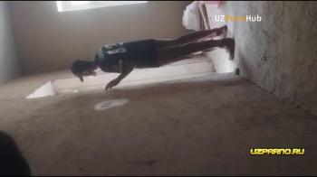 Узбек позвал свою сестру в сарай и быстренько отымел её